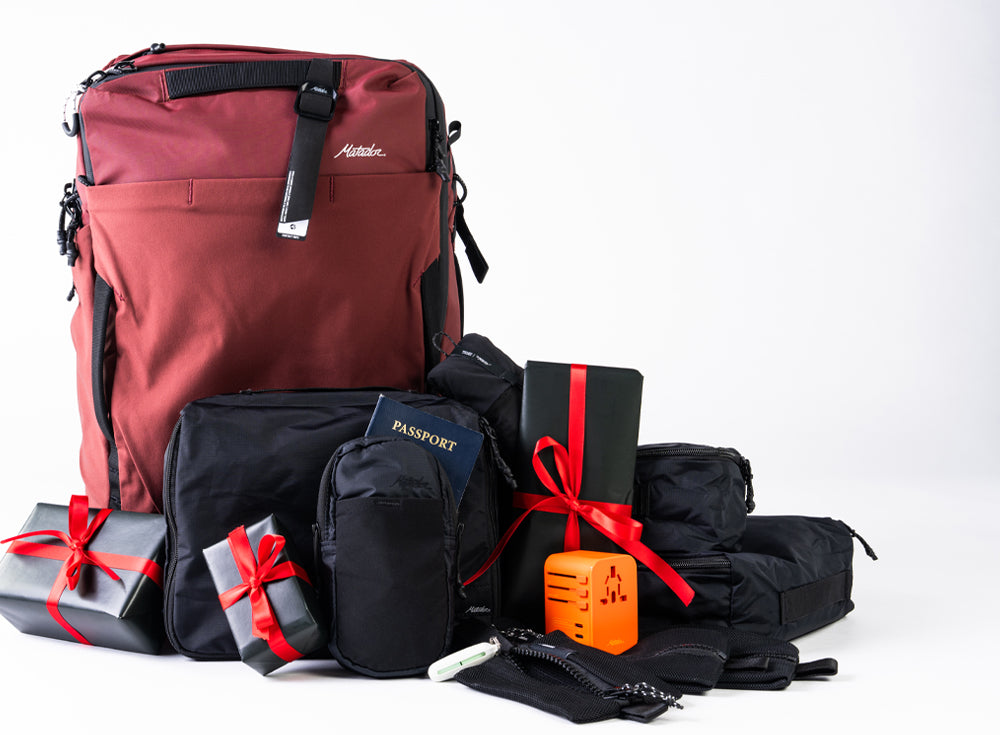 BFCM25_GiftGuide-Categories_1000x735-LightTraveler.jpg