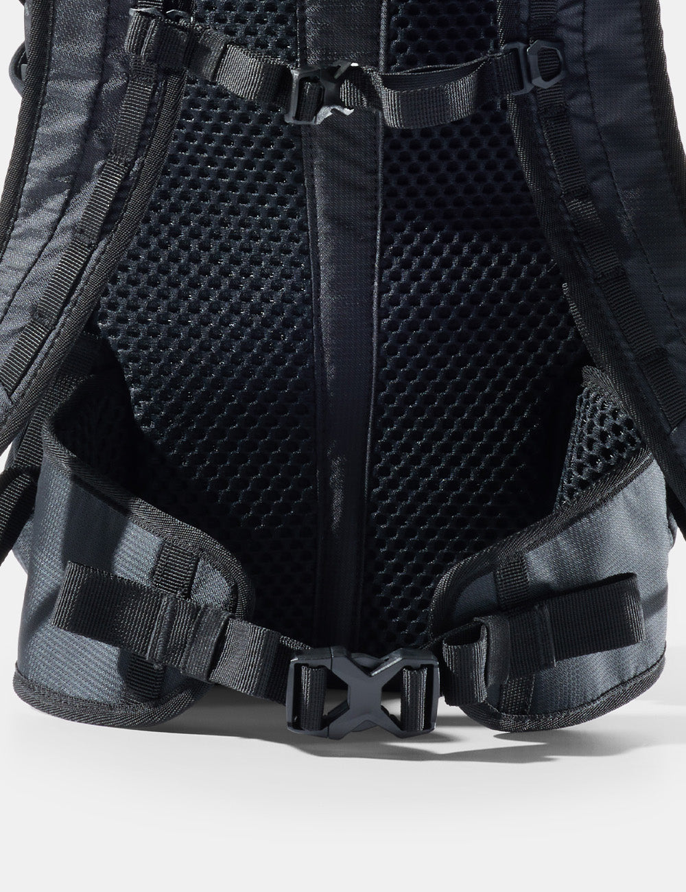 close up view of beast18 hip belt