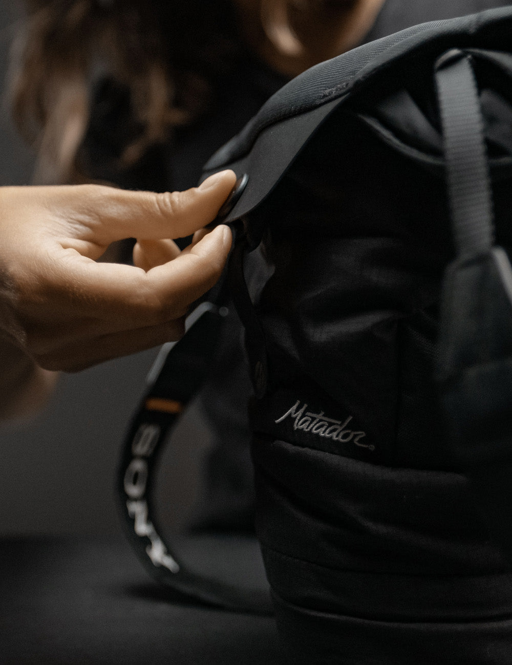 hand latching base layer closed