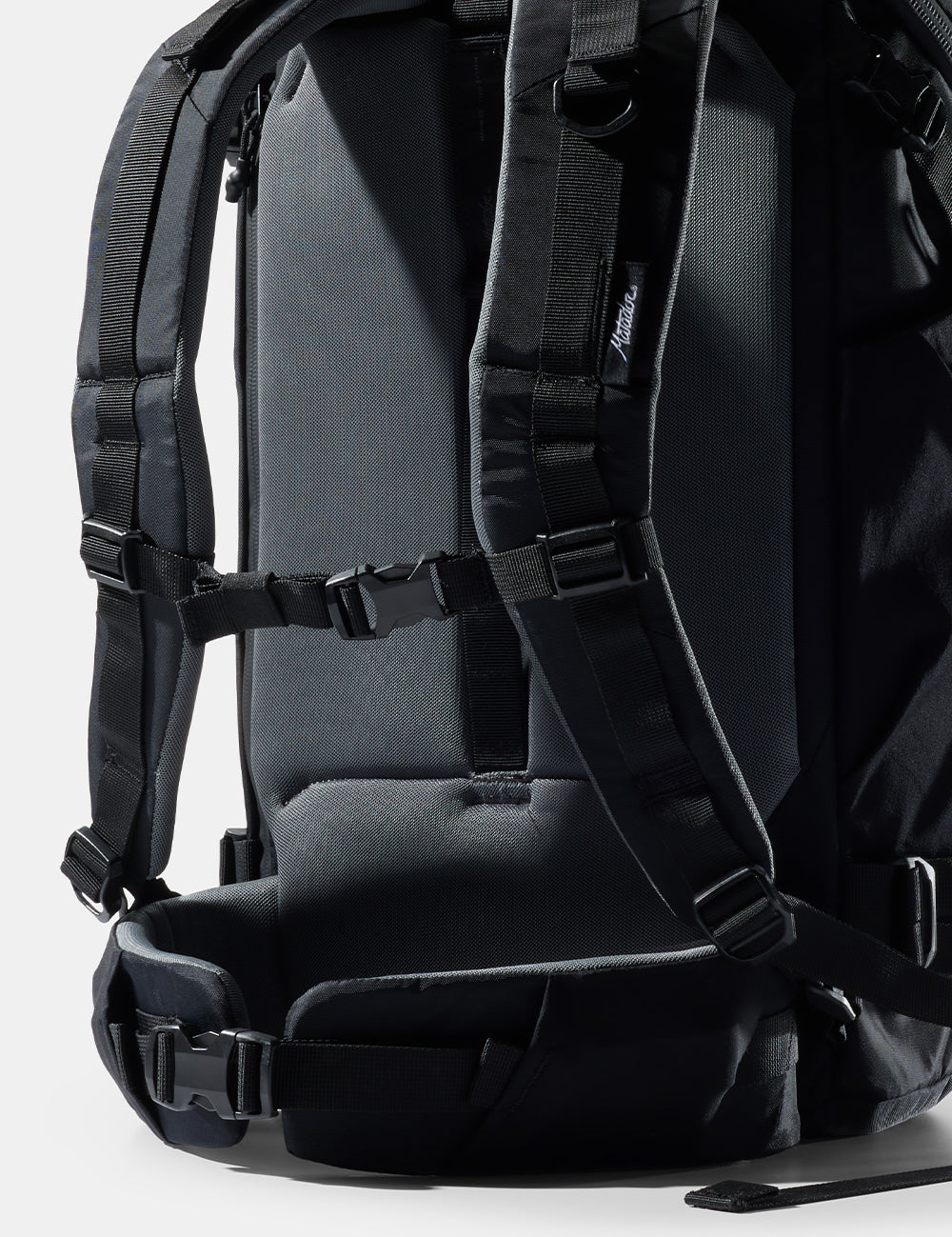 close up view of GlobeRider35 carry harness