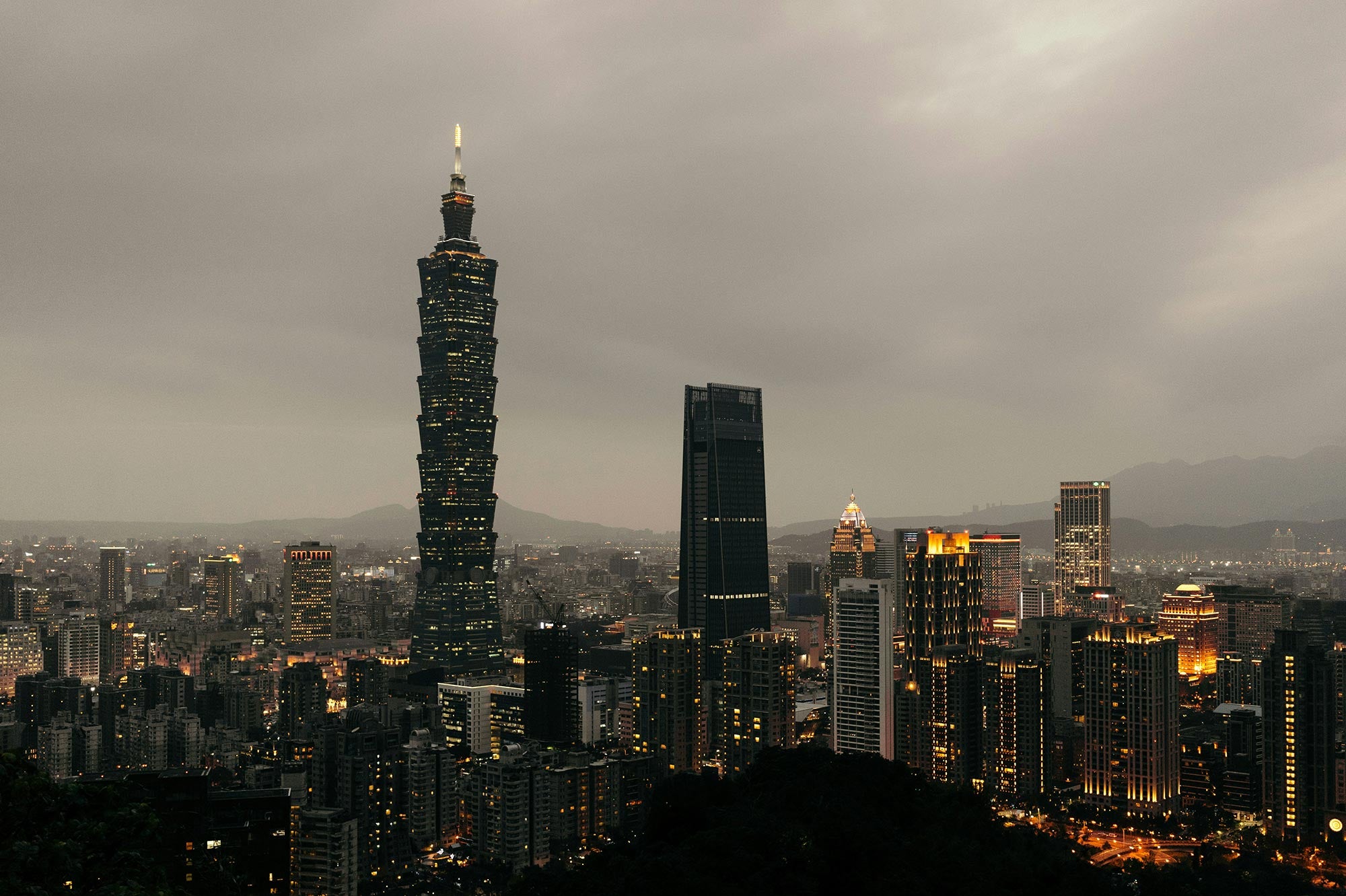 view of taipei taiwan city at night